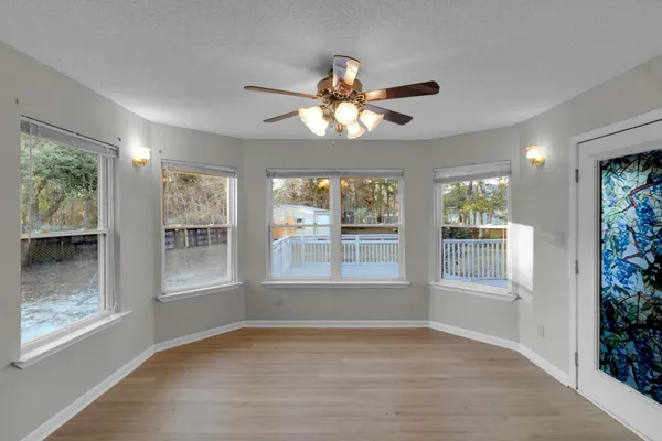 $3,100 | 300 Wildwood Street, Mary Esther, FL 32569