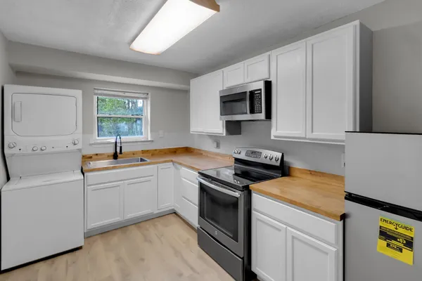 $3,100 | 300 Wildwood Street, Mary Esther, FL 32569