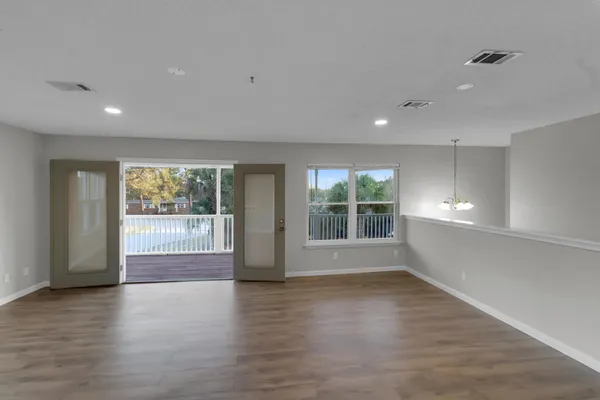 $3,100 | 300 Wildwood Street, Mary Esther, FL 32569