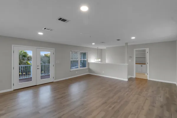 $3,100 | 300 Wildwood Street, Mary Esther, FL 32569