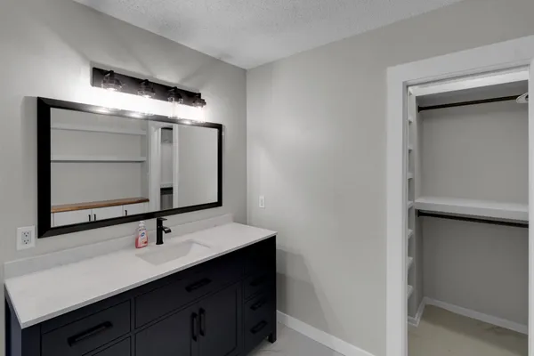 $3,100 | 300 Wildwood Street, Mary Esther, FL 32569