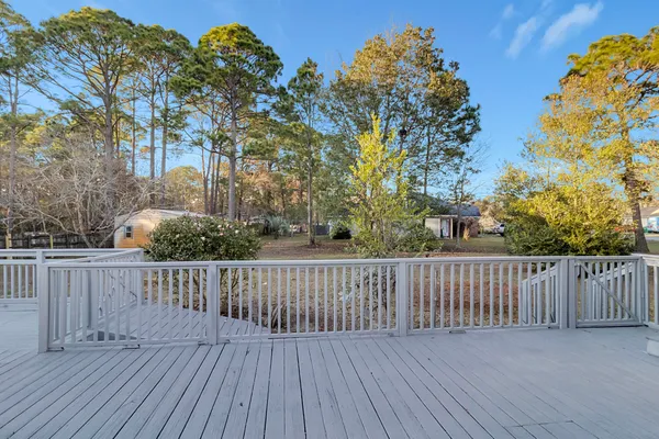 $3,100 | 300 Wildwood Street, Mary Esther, FL 32569