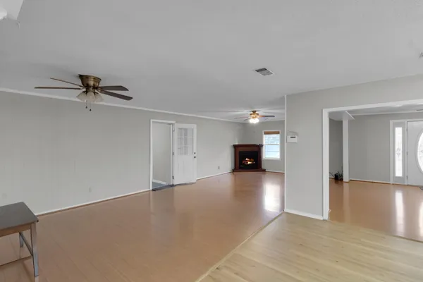 $3,100 | 300 Wildwood Street, Mary Esther, FL 32569