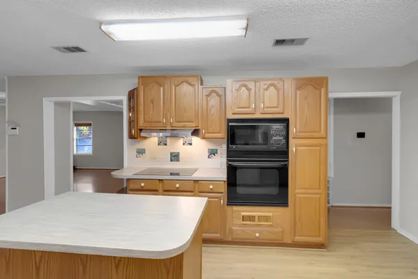 $3,100 | 300 Wildwood Street, Mary Esther, FL 32569