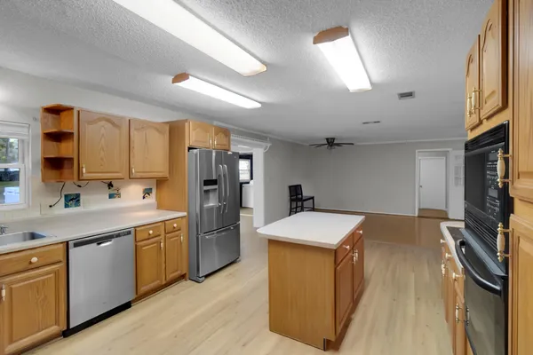 $3,100 | 300 Wildwood Street, Mary Esther, FL 32569