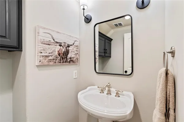$1,875,000 | 636 Turner Drive, Trinidad, TX 75163