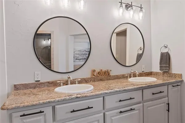 $1,875,000 | 636 Turner Drive, Trinidad, TX 75163