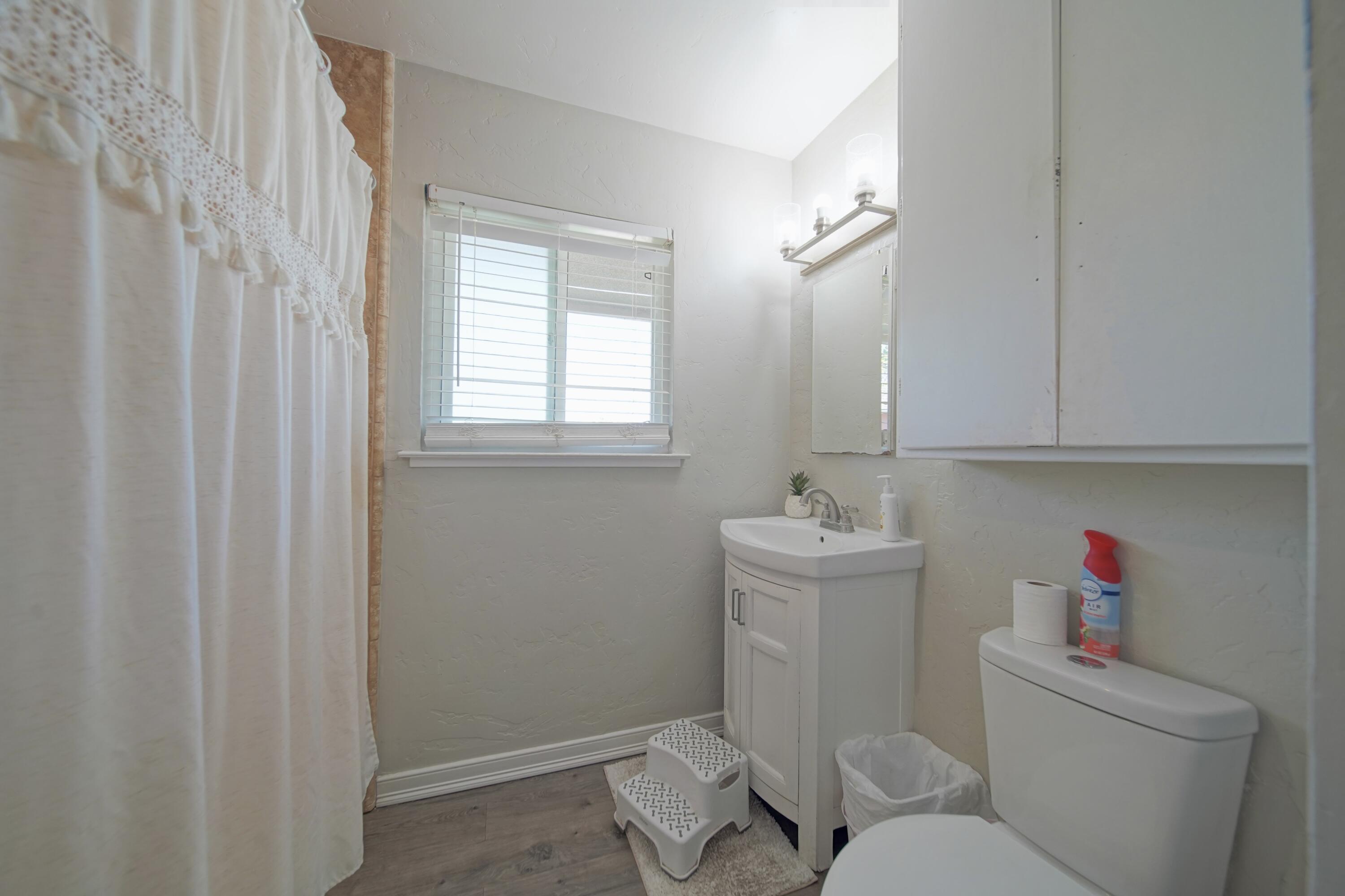 113 Bryant Court Exeter, CA 93221 - Photo 10 of 41 Bathroom