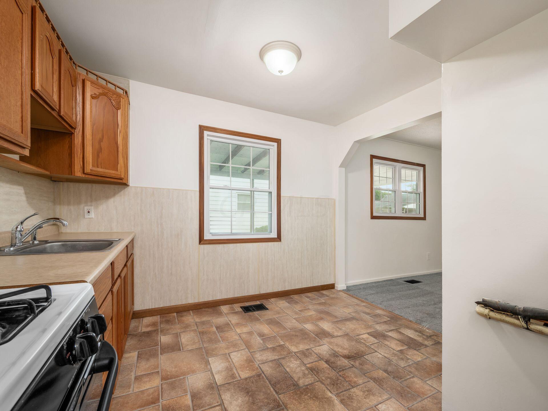 879 Duke Road Columbus, OH 43213 - Photo 10 of 27 015_ Rd Columbus OH 43213 USA