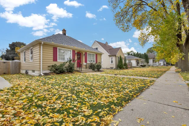 $259,900 | 2350 South 62nd Street, West Allis, WI 53219