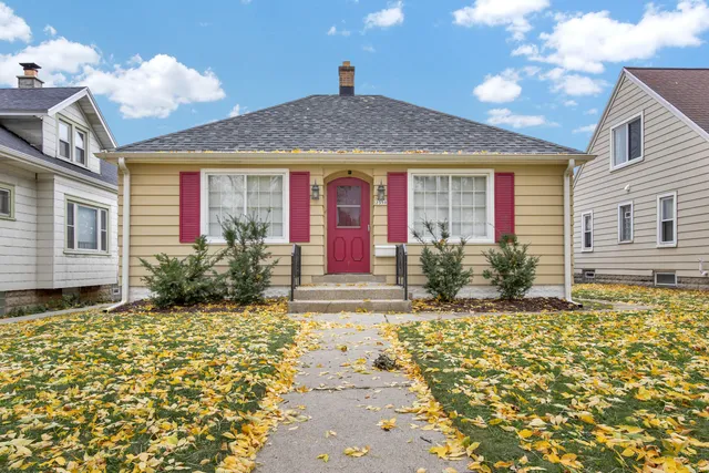 $259,900 | 2350 South 62nd Street, West Allis, WI 53219