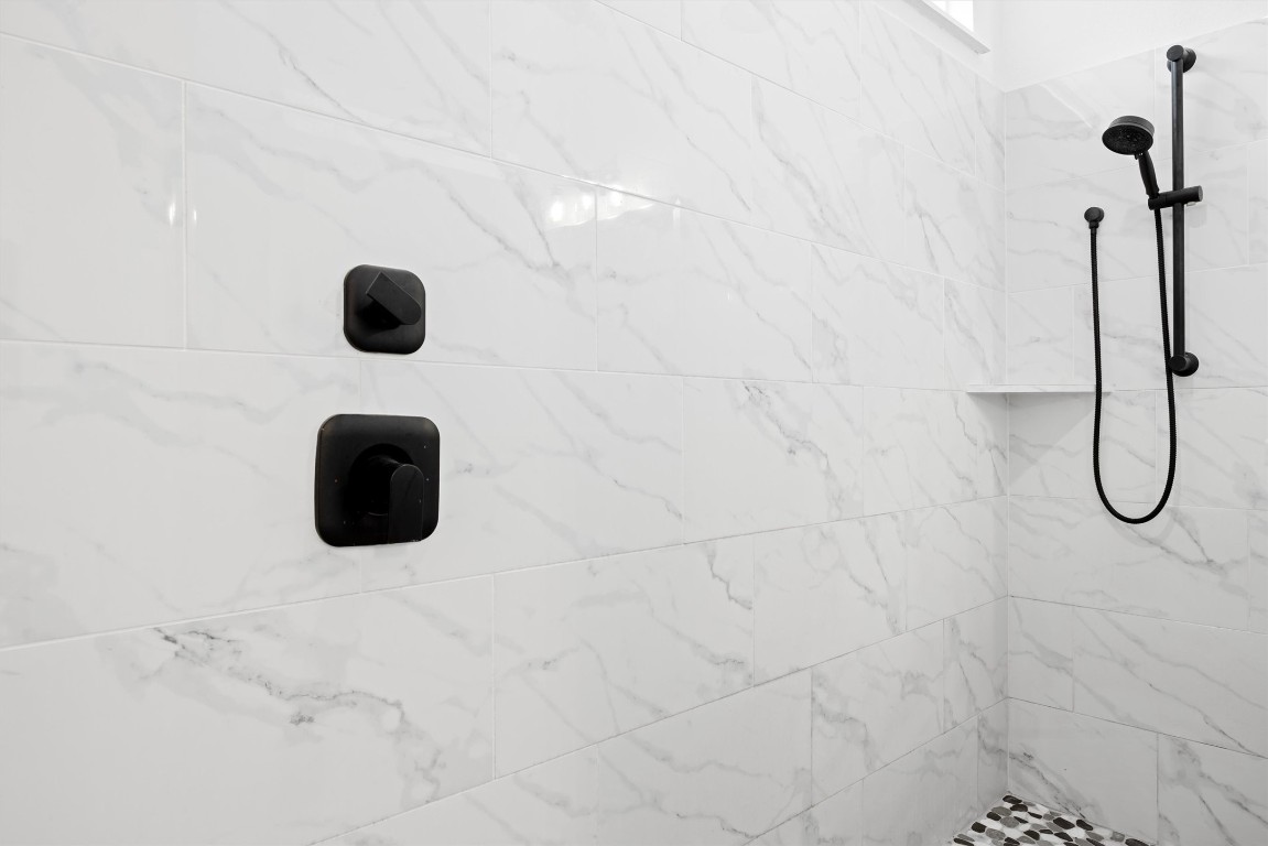 400 Turnbuckle Bend Leander, TX 78641 - Photo 20 of 40 a bathroom with a shower