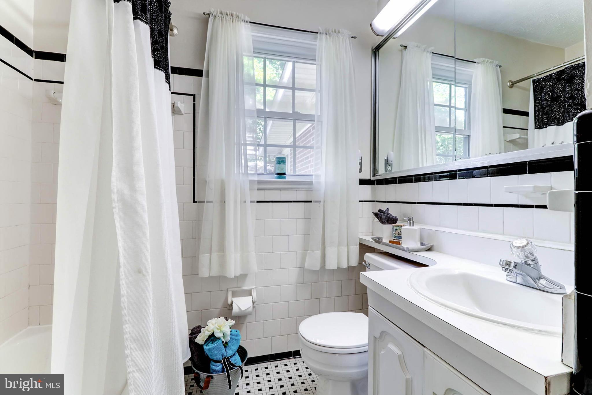 304 Worthington Road Baltimore, MD 21286 - Photo 17 of 29 Main Level Bathroom