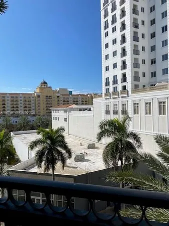 $4,050 | 55 Merrick Way, Unit 552, Coral Gables, FL 33134