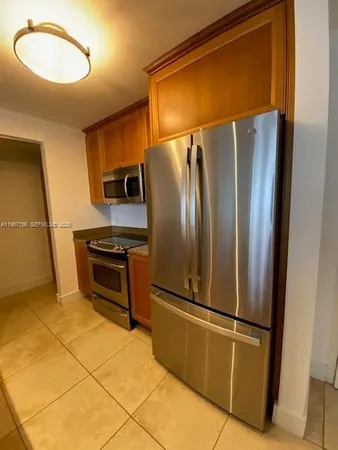 $4,050 | 55 Merrick Way, Unit 552, Coral Gables, FL 33134