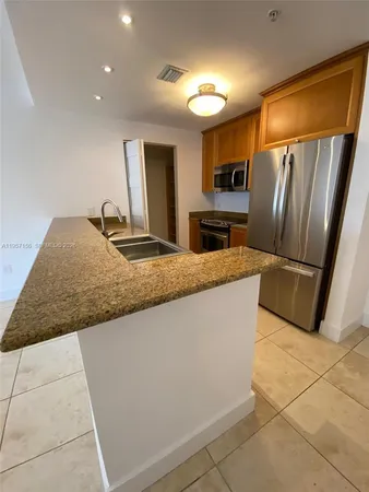 $4,050 | 55 Merrick Way, Unit 552, Coral Gables, FL 33134