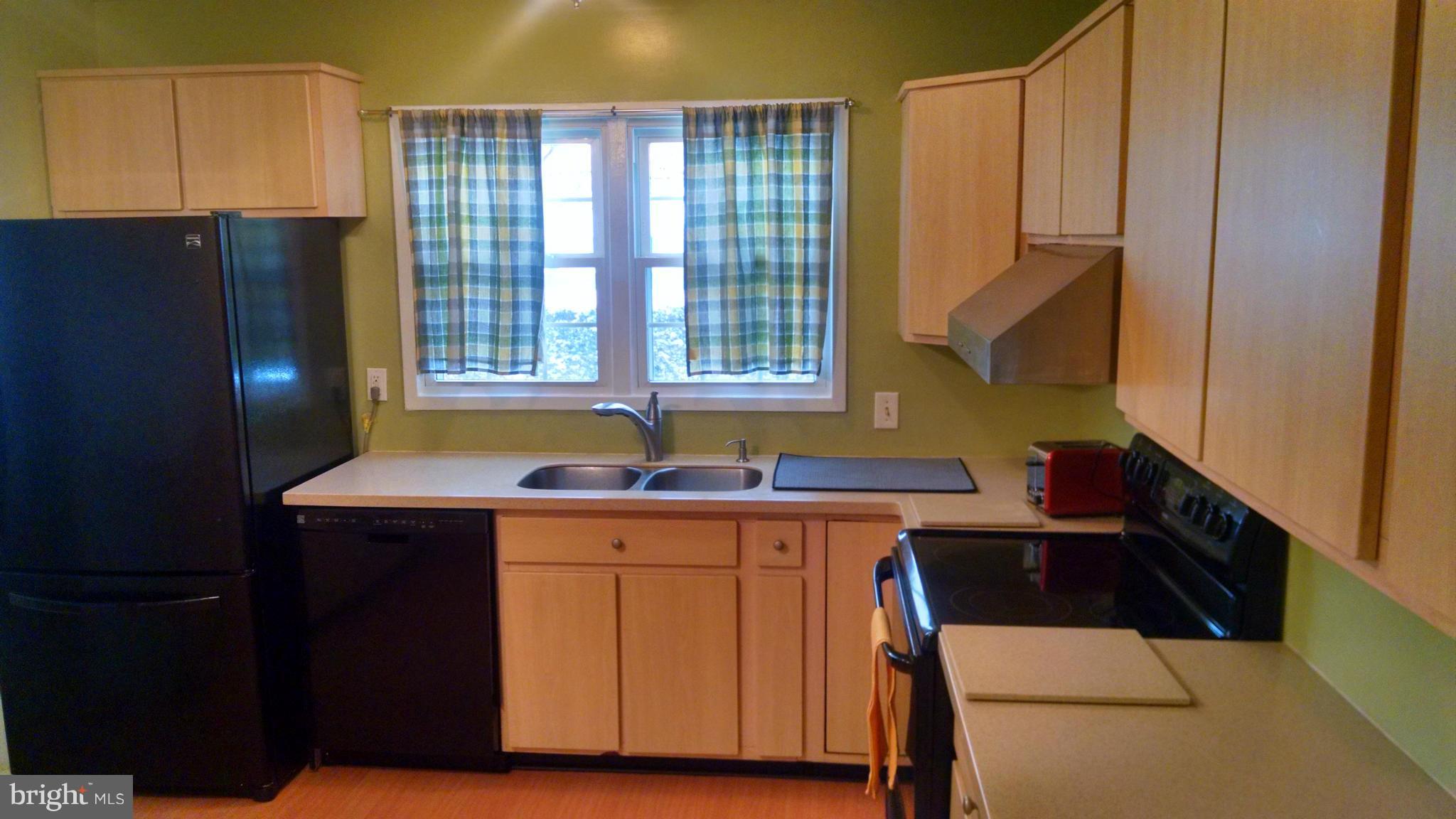 1708 Chesterton Road Baltimore, MD 21244 - Photo 15 of 17 Kitchen