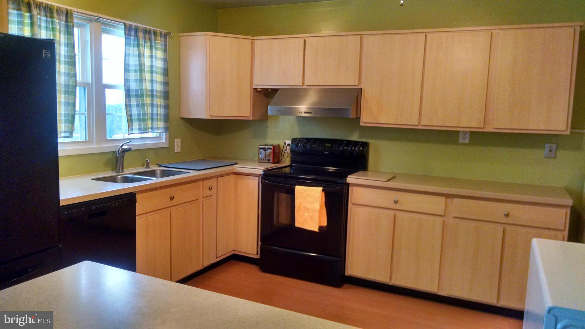1708 Chesterton Road Baltimore, MD 21244 - Photo 16 of 17 Kitchen