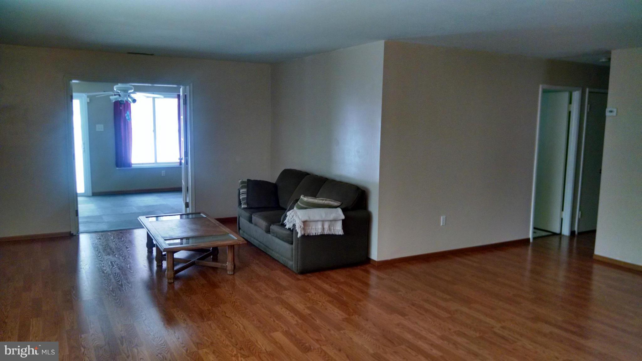 1708 Chesterton Road Baltimore, MD 21244 - Photo 6 of 17 Living Room