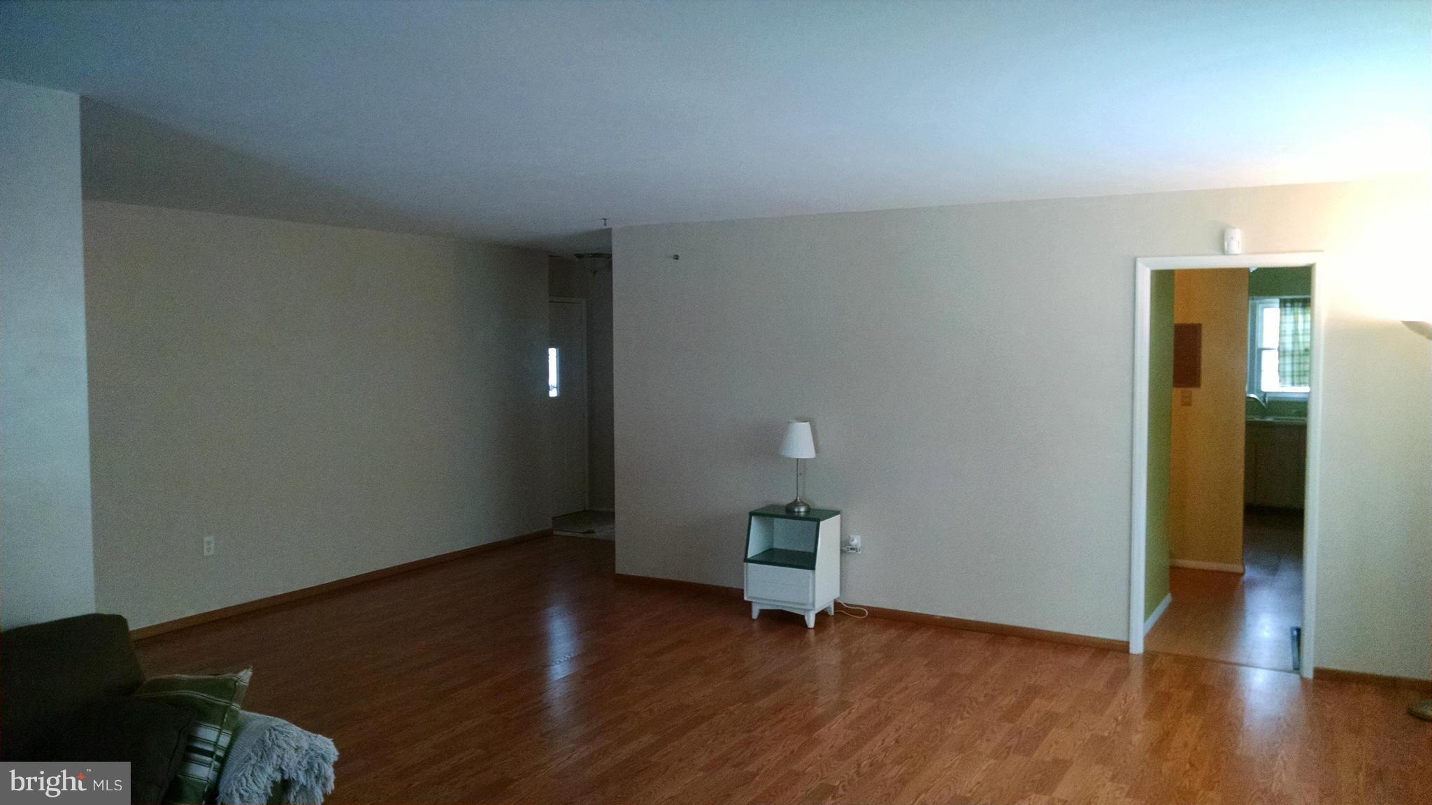 1708 Chesterton Road Baltimore, MD 21244 - Photo 7 of 17 Living Room