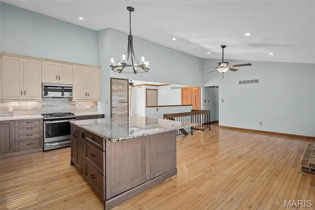 $425,000 | 1863 Smizer Mill Road, Fenton, MO 63026