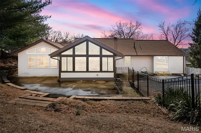 $425,000 | 1863 Smizer Mill Road, Fenton, MO 63026