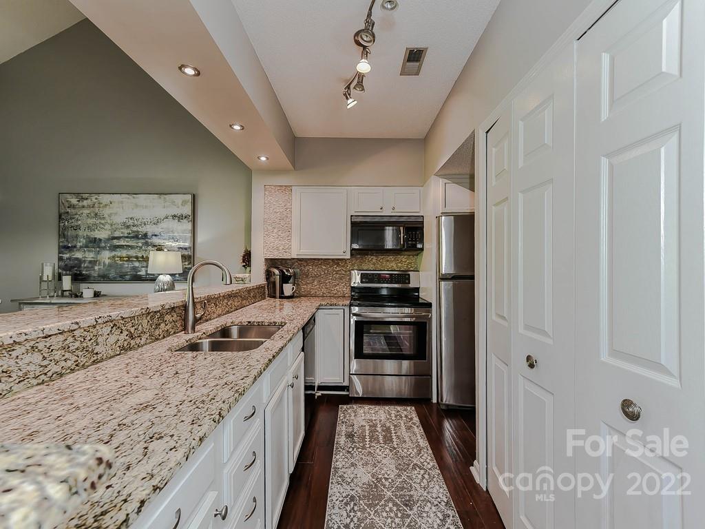 20109 Henderson Road Cornelius, NC 28031 - Photo 11 of 28 Gallery Image 11