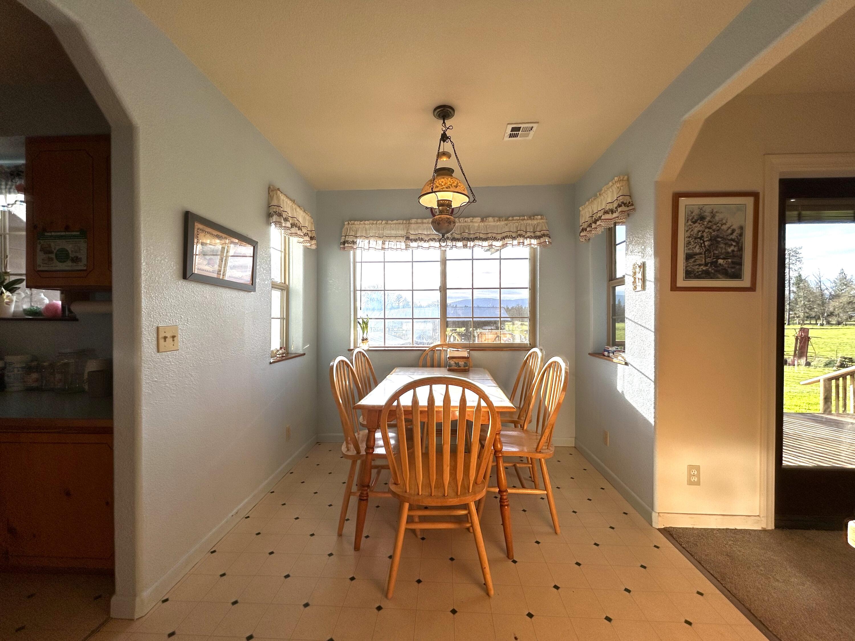 620 Dick George Road Cave Junction, OR 97523 - Photo 38 of 123 79 Dining Room