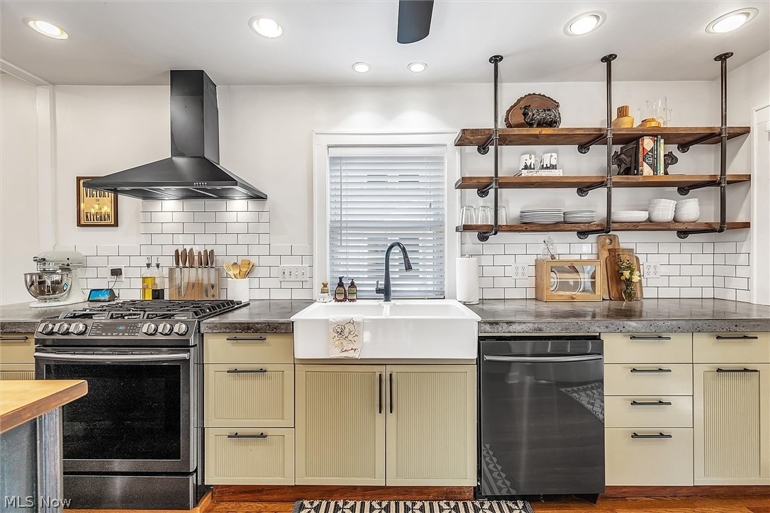 2563 Canterbury Road Cleveland, OH 44118 - Photo 6 of 35 Kitchen