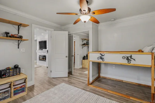 a view of a livingroom with furniture and a ceiling fan