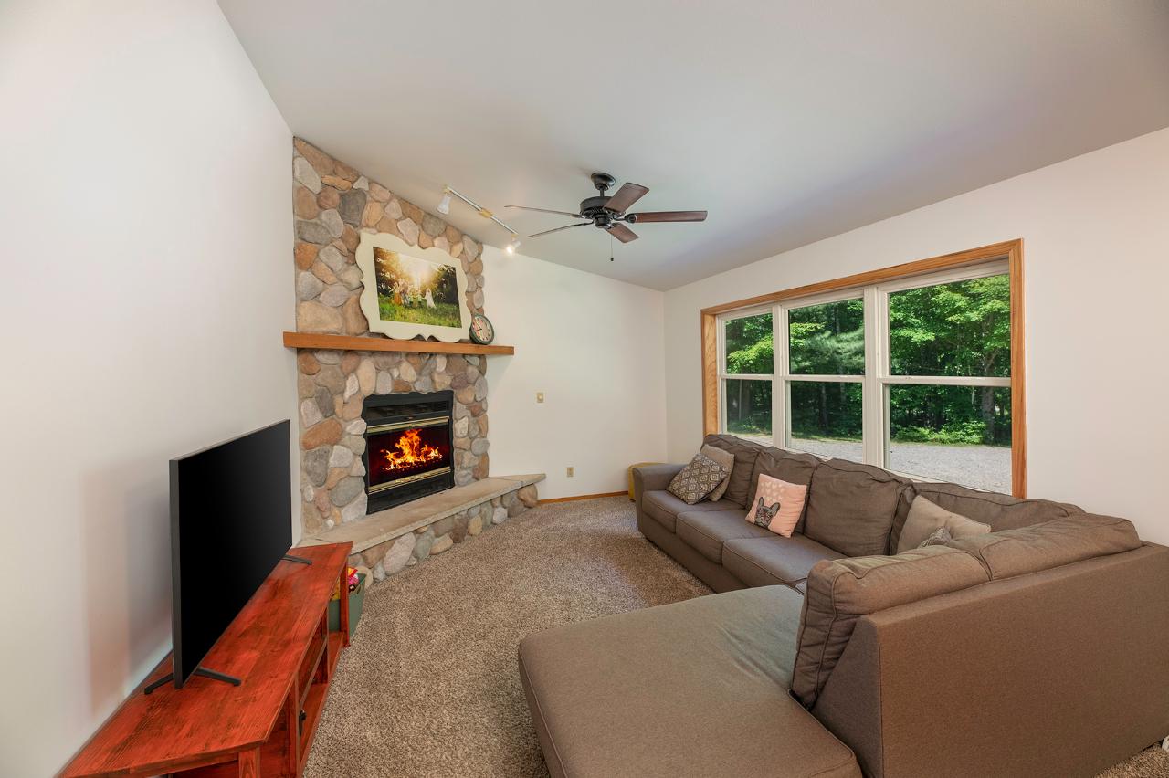 3127 Wildflower Bay Road Rhinelander, WI 54501 - Photo 5 of 24 Gallery Image 5