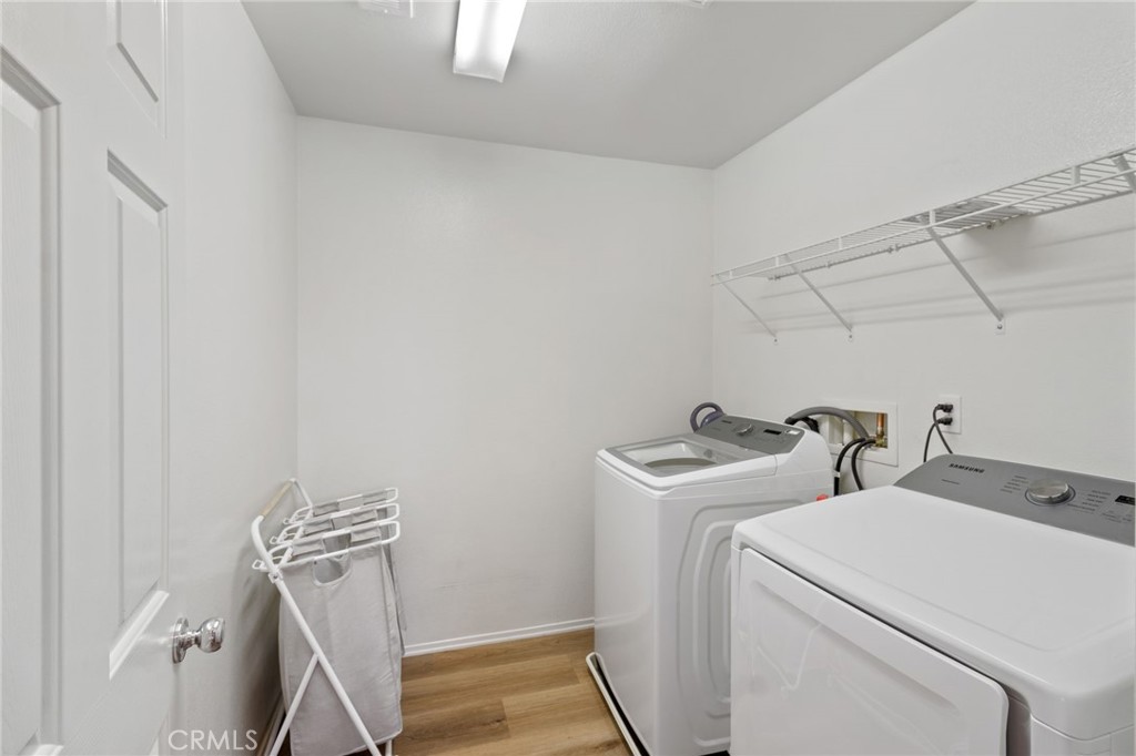 641 Amaranta Avenue Perris, CA 92571 - Photo 18 of 31 a utility room with dryer and washer