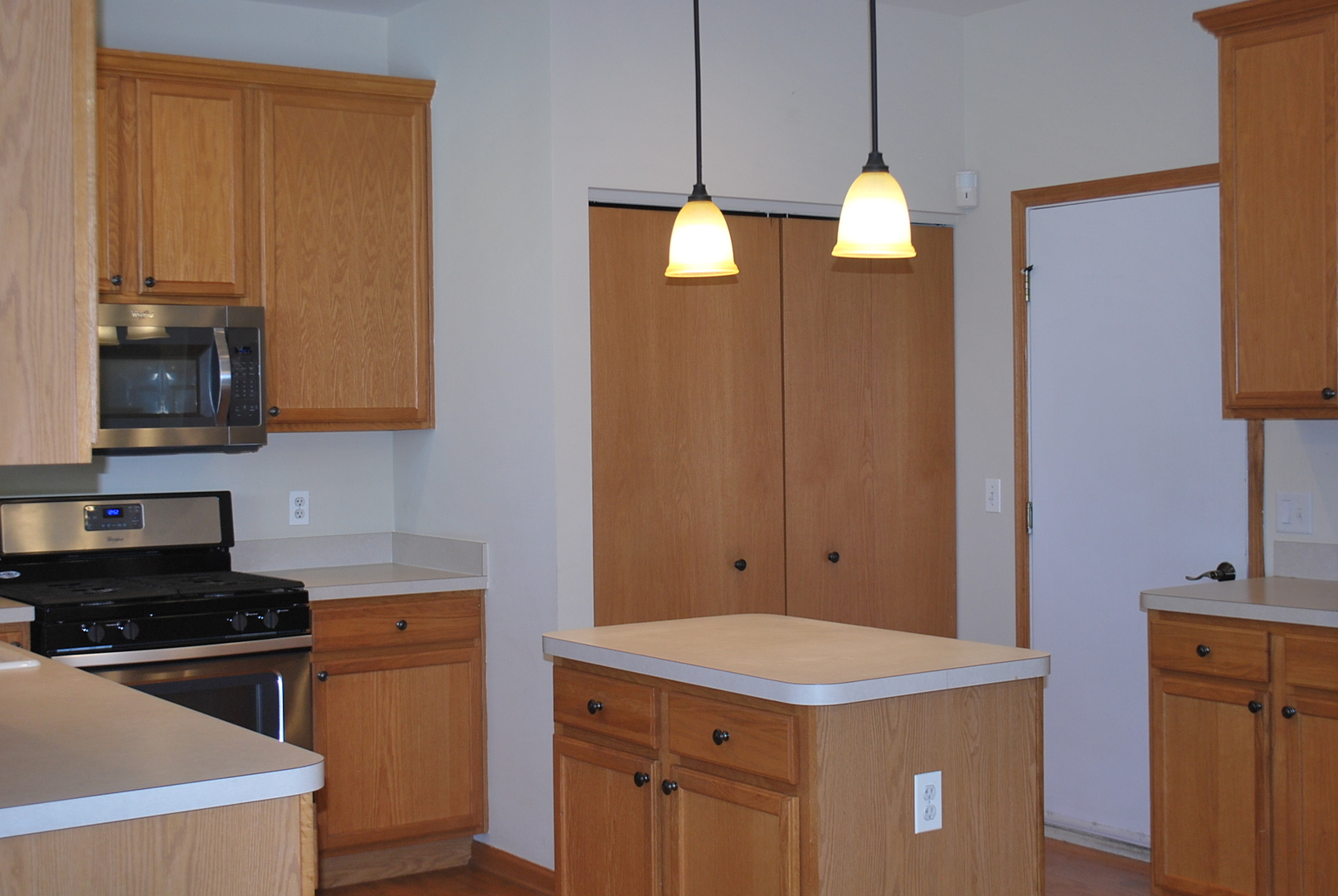 1528 Ludington Circle Romeoville, IL 60446 - Photo 4 of 22 a kitchen with a stove and a refrigerator