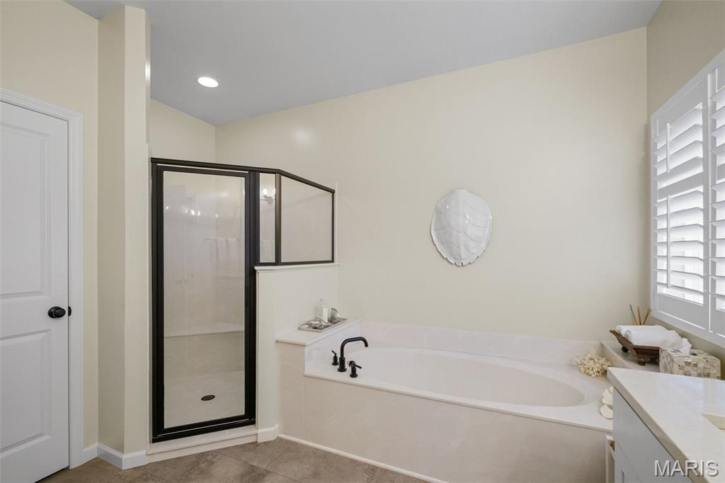 1325 Spring Snow Drive Frontenac, MO 63131 - Photo 22 of 37