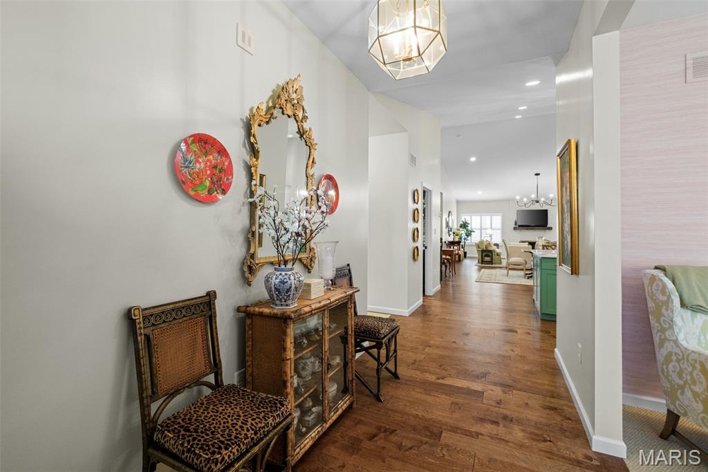 1325 Spring Snow Drive Frontenac, MO 63131 - Photo 3 of 37