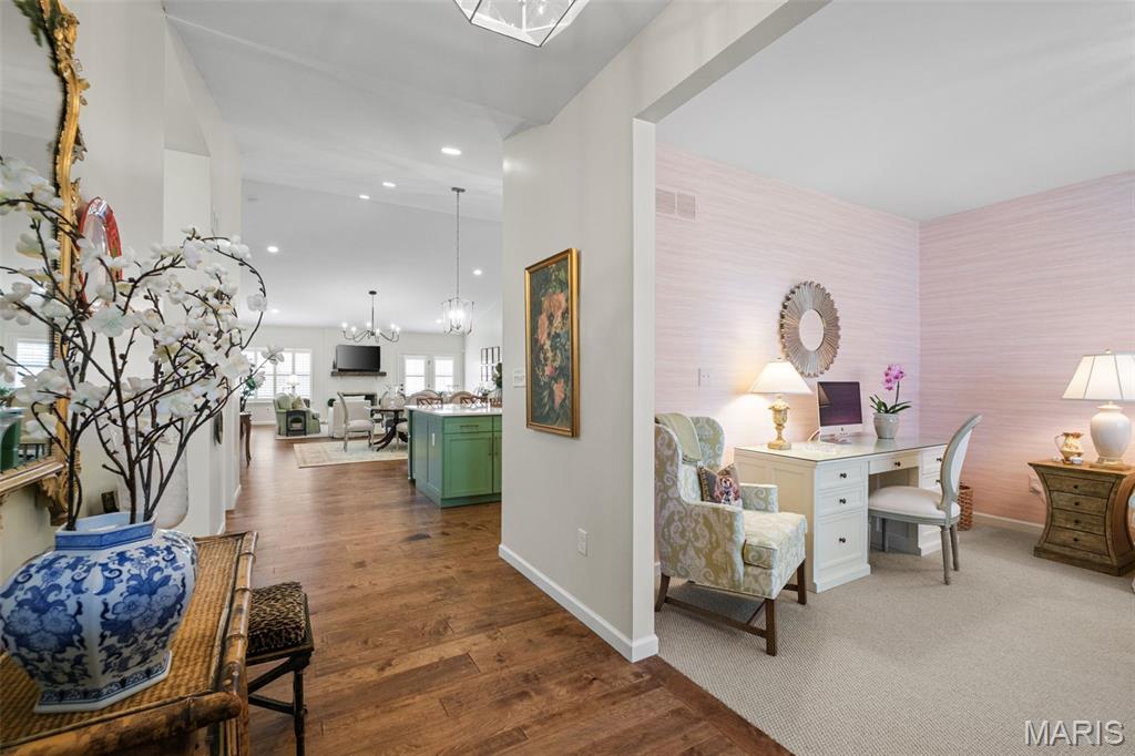 1325 Spring Snow Drive Frontenac, MO 63131 - Photo 4 of 37