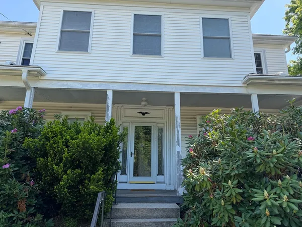 $2,600 | 56 South Main Street, Unit 2, Uxbridge, MA 01569