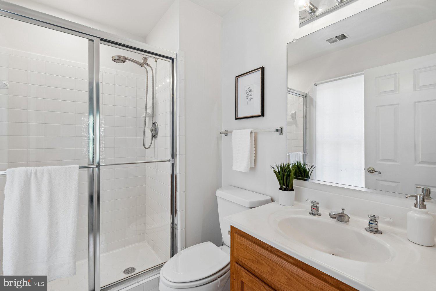 5105 Warren Place Northwest Washington, DC 20016 - Photo 23 of 39 Bath