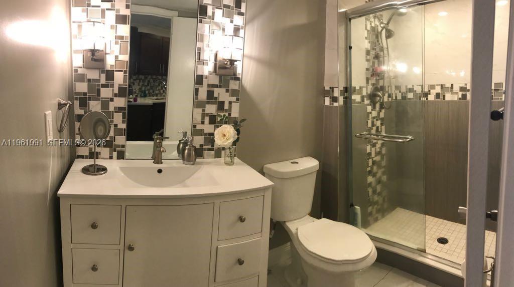 6901 Environ Boulevard, Unit 5F Lauderhill, FL 33319 - Photo 11 of 41 Bathroom Guest