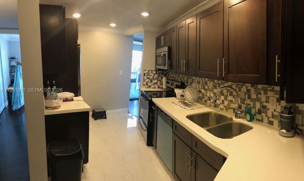 6901 Environ Boulevard, Unit 5F Lauderhill, FL 33319 - Photo 9 of 41 KItchen