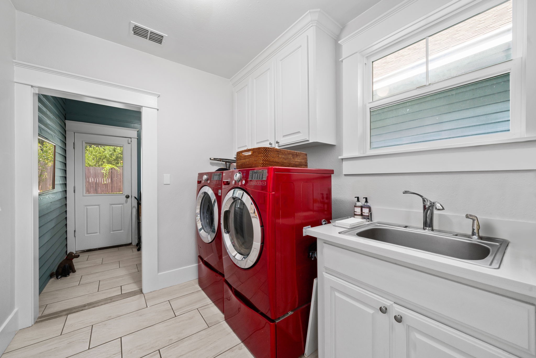 722 Jackson Street Columbus, TX 78934 - Photo 23 of 45 a utility room with dryer and washer