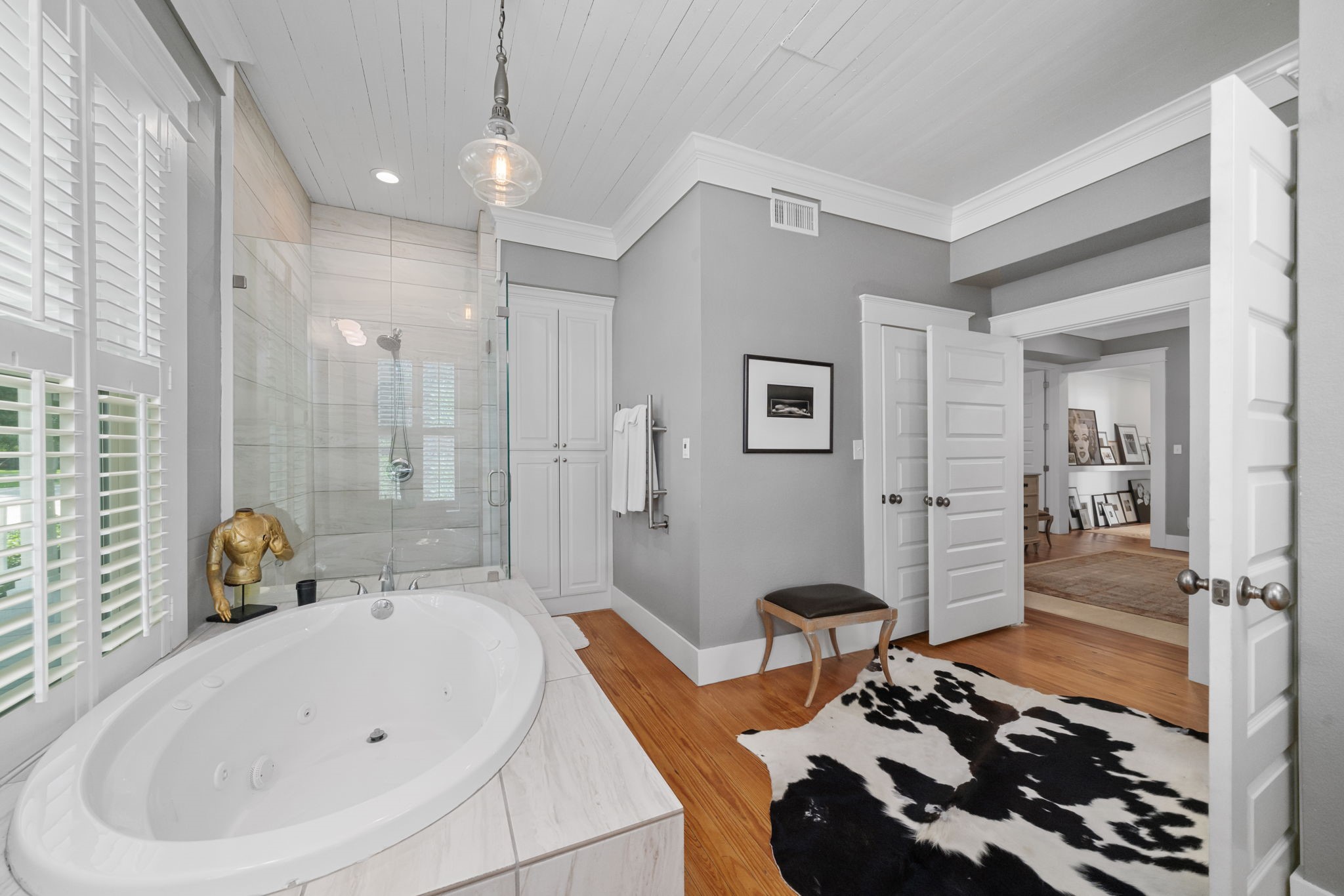 722 Jackson Street Columbus, TX 78934 - Photo 26 of 45 a bathroom with a tub a sink and a shower