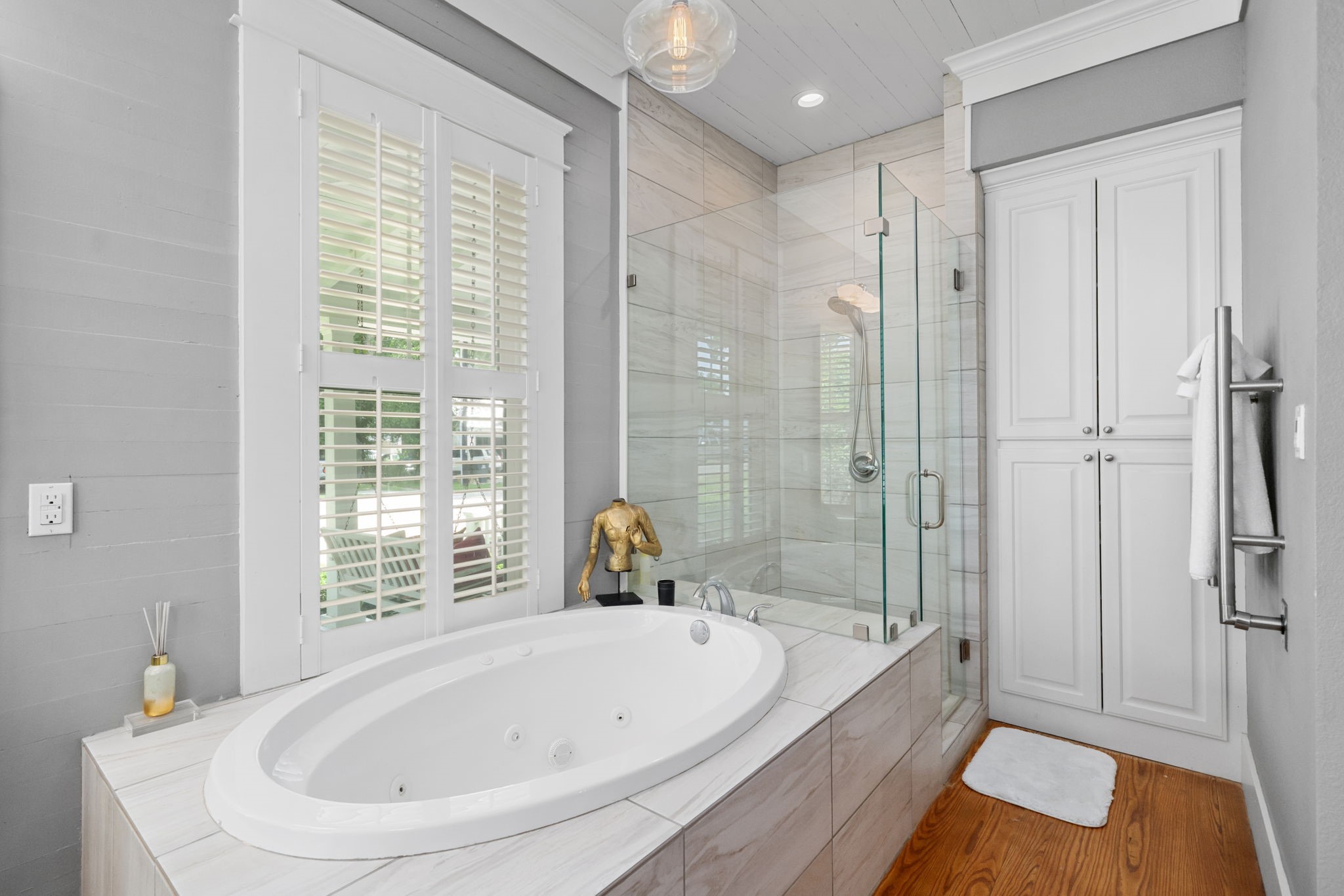 722 Jackson Street Columbus, TX 78934 - Photo 27 of 45 a bathroom with a tub a sink and a large window