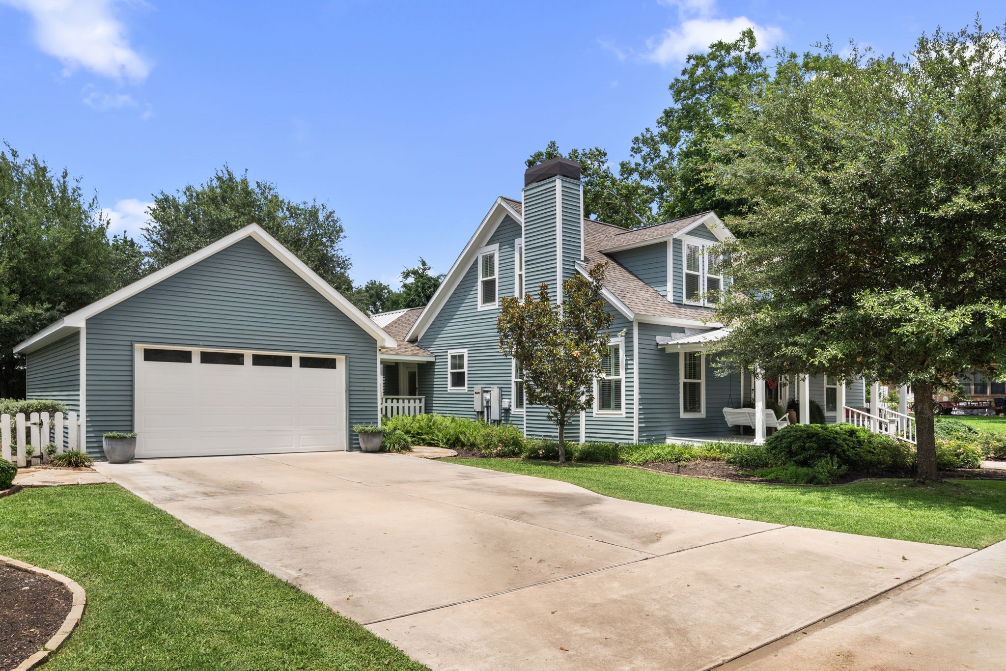 722 Jackson Street Columbus, TX 78934 - Photo 5 of 45 a view of a house next to a yard with big trees