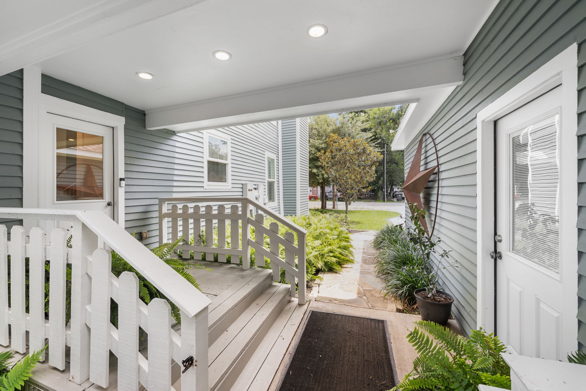 722 Jackson Street Columbus, TX 78934 - Photo 7 of 45 a balcony view with a garden