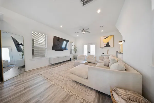 $2,550 | 1102 Paul Quinn Street, Unit G, Houston, TX 77091