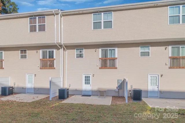 $295,000 | 2715 Sydney Overlook Lane, Charlotte, NC 28269