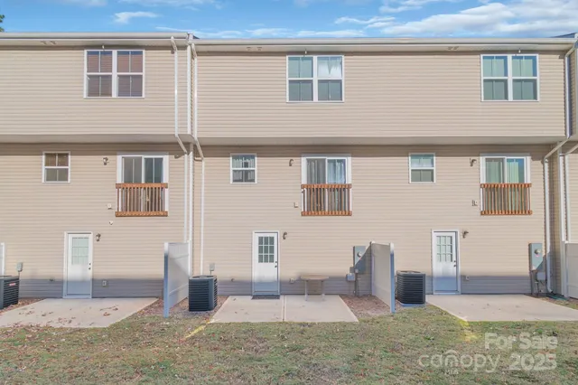 $295,000 | 2715 Sydney Overlook Lane, Charlotte, NC 28269