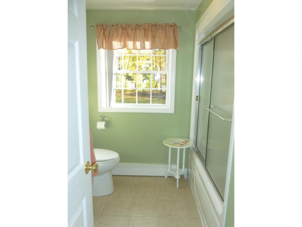 16 Whitford Road Nashua, NH 03062 - Photo 14 of 27