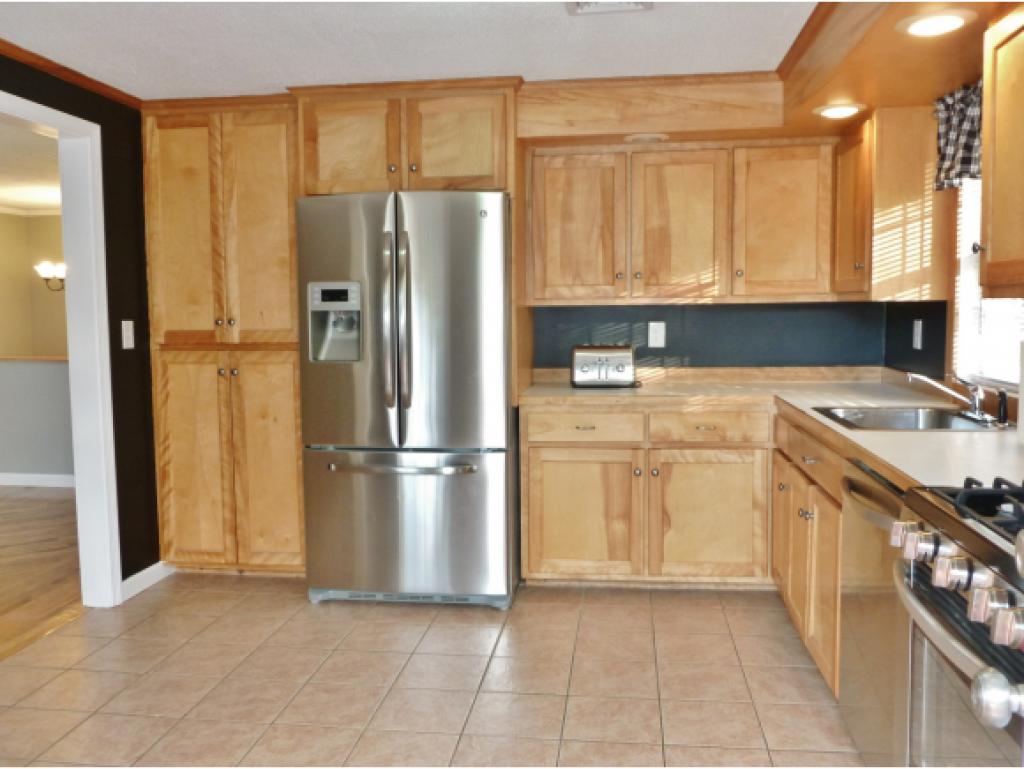 16 Whitford Road Nashua, NH 03062 - Photo 4 of 27